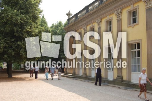 Sanssouci Vorderfront-Küchenflügel .JPG